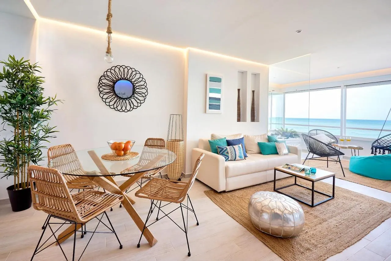 Puro Beach. Charming Apartment With Jacuzzi. トレモリノス スペイン